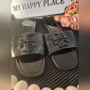 Tory Burch Black Sandals Sleek and Stylish